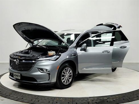 Used 2024 Buick Enclave Premium image 11