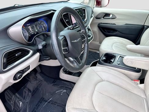 Used 2021 Chrysler Pacifica Touring-L w/ Premium & Safety Sphere Group FWD image 26
