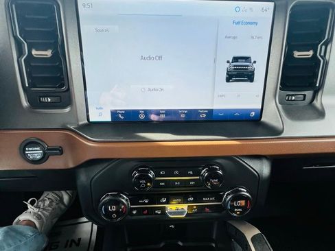 Used 2024 Ford Bronco Outer Banks w/ Sasquatch Package AWD/4WD image 18