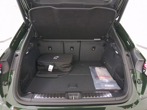 Used 2026 Porsche Macan image 32