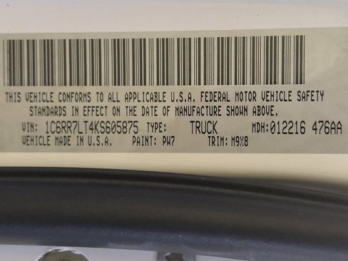 Used 2019 RAM 1500 Classic SLT w/ Luxury Group image 33