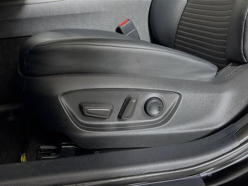 Certified 2021 Toyota Camry SE AWD/4WD image 18