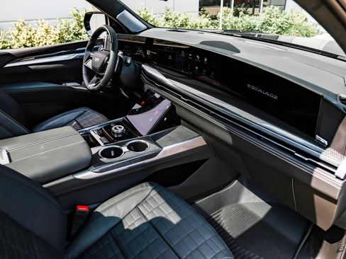 Used 2025 Cadillac Escalade V image 44