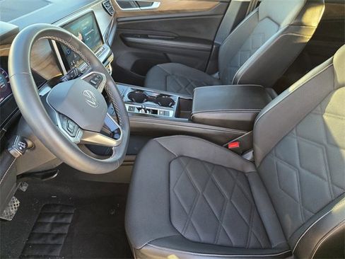 Used 2024 Volkswagen Atlas SE w/ Panoramic Sunroof Package image 13