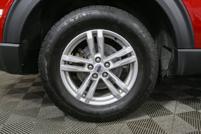 Used 2023 Ford Explorer XLT w/ Equipment Group 202A AWD/4WD image 16