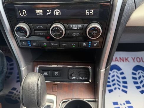 Used 2022 Subaru Ascent Touring AWD/4WD image 19