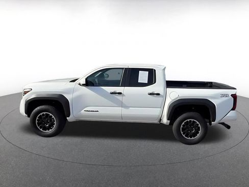 Used 2025 Toyota Tacoma TRD Off-Road AWD/4WD image 8