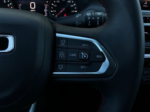 Used 2025 Jeep Compass Trailhawk image 35