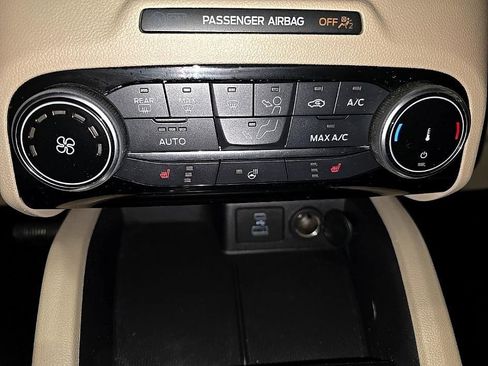 Used 2022 Ford Escape SE w/ Cold Weather Package image 21