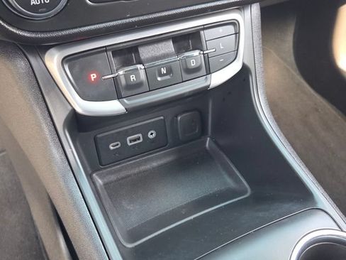 Used 2024 GMC Terrain SLE w/ Driver Convenience Package FWD image 27