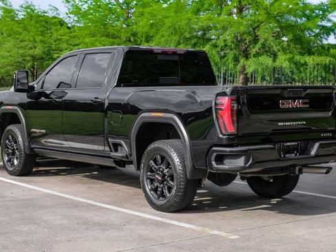 Used 2024 GMC Sierra 2500 AT4 w/ AT4 Premium Plus Package AWD/4WD image 16