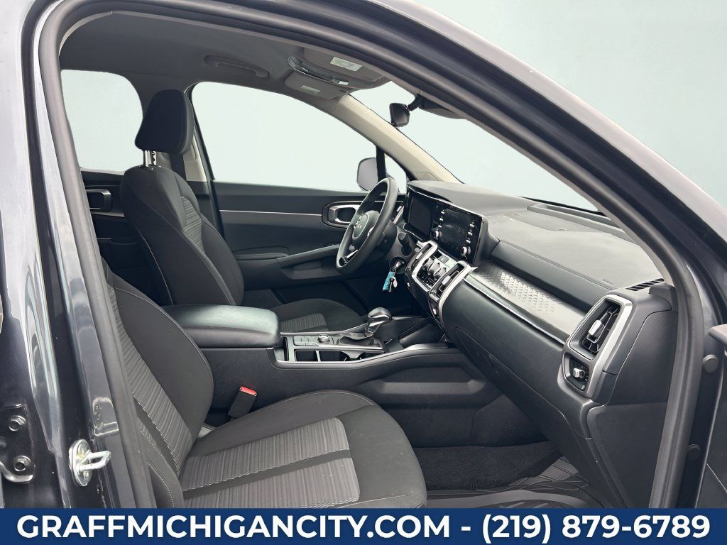 Used 2022 Kia Sorento LX FWD image 9