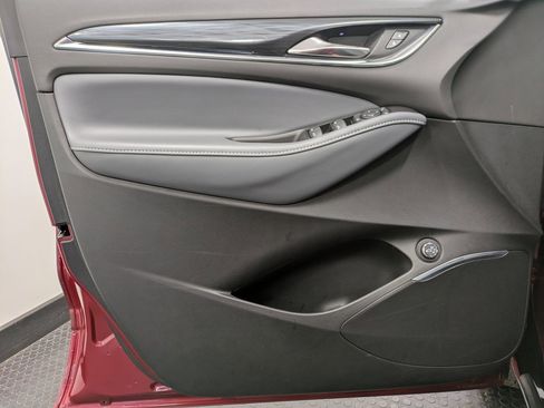 Used 2019 Buick Enclave Essence image 8