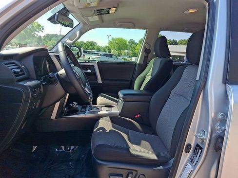 Used 2022 Toyota 4Runner SR5 AWD/4WD image 15