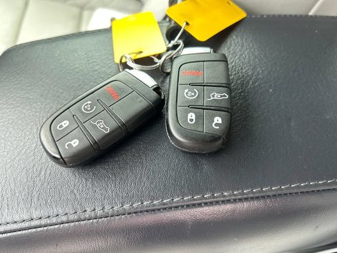 Used 2018 Jeep Grand Cherokee Summit AWD/4WD image 27