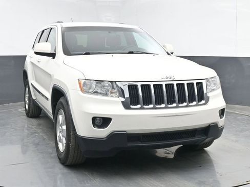 Used 2011 Jeep Grand Cherokee Laredo image 2