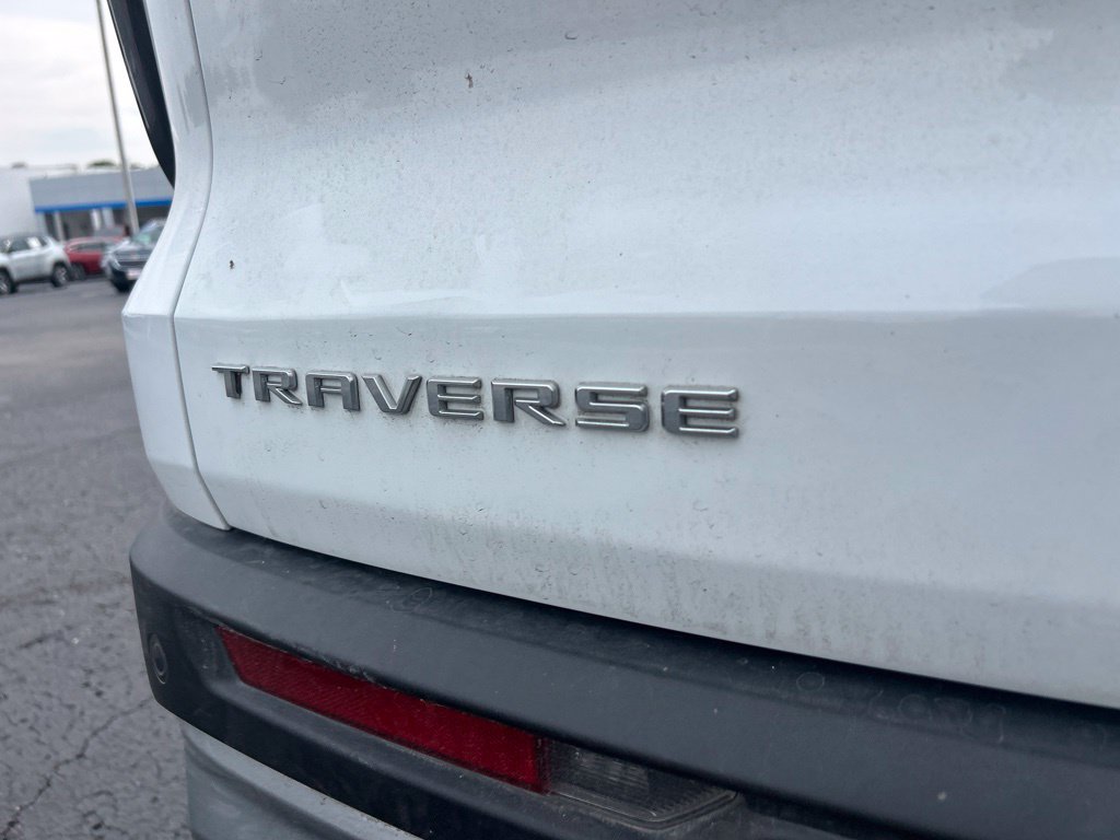 Used 2025 Chevrolet Traverse LT FWD image 11