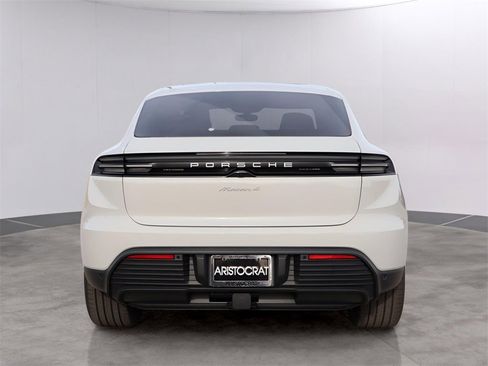 New 2026 Porsche Macan 4 Electric image 7