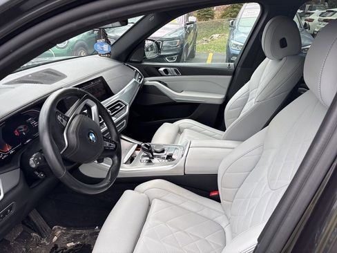 Used 2023 BMW X5 xDrive40i w/ Premium Package image 2