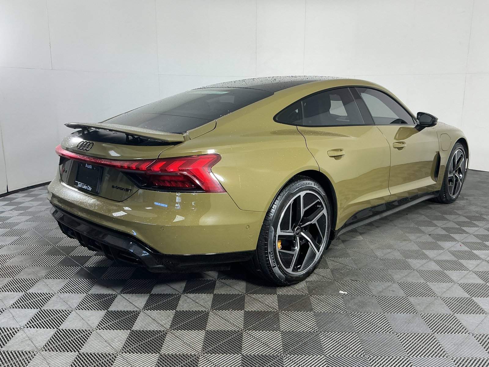 Used 2023 Audi RS e-tron GT w/ Carbon Performance Package AWD/4WD image 8