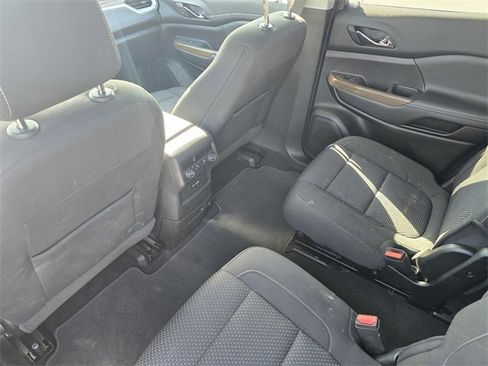 Used 2022 GMC Acadia SLE image 13