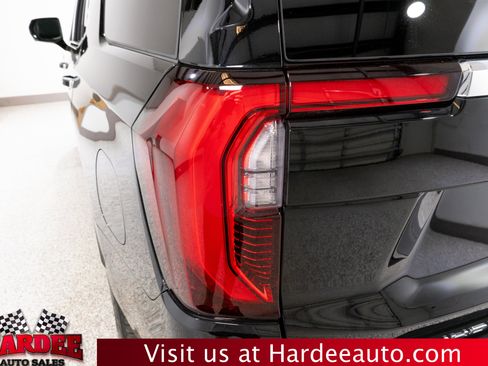 Used 2025 GMC Yukon Elevation w/ Elevation Premium Package AWD/4WD image 9