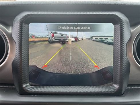 Used 2021 Jeep Gladiator Willys image 17