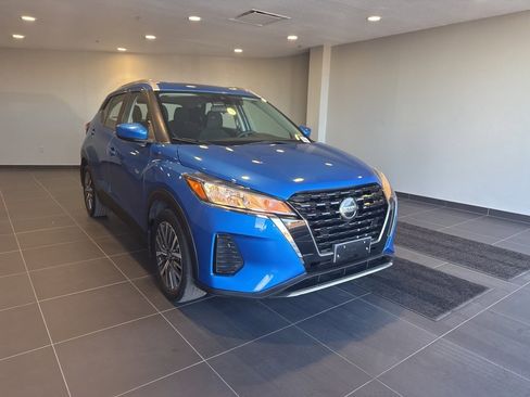 Used 2021 Nissan Kicks SV image 3
