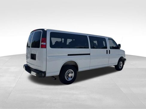 Used 2025 Chevrolet Express 3500 LT w/ LT Preferred Equipment Group RWD image 5