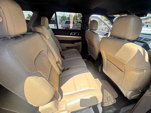 Used 2017 Ford Explorer XLT w/ Equipment Group 202A FWD image 16