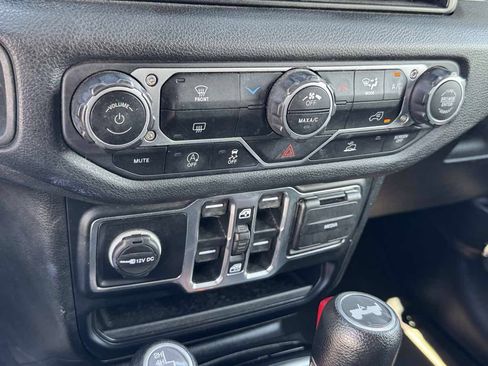 Used 2024 Jeep Wrangler Unlimited Sport AWD/4WD image 31