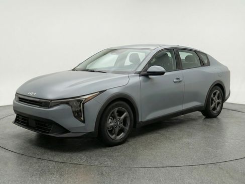 Used 2025 Kia K4 LXS image 3