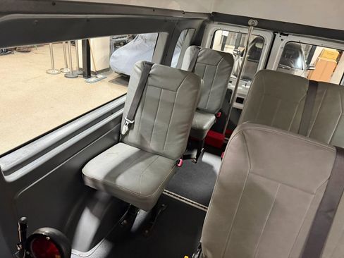 Used 2014 Ford E-250 and Econoline 250 Extended w/ Power Group image 38