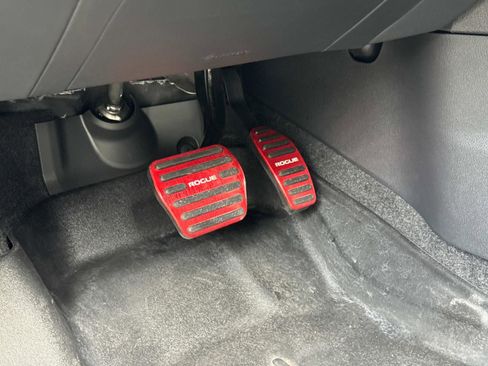 Used 2025 Nissan Rogue SV image 22