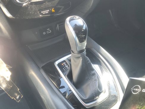 Certified 2020 Nissan Rogue S image 24