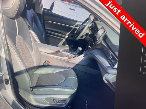 Used 2022 Toyota Camry XSE image 10