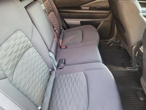 Used 2022 Nissan Pathfinder S FWD image 12