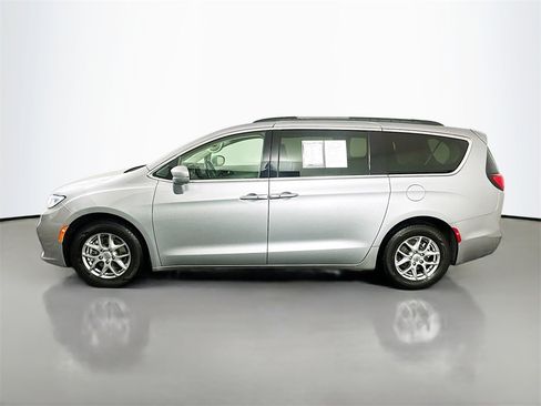 Used 2021 Chrysler Pacifica Touring w/ Cold Weather Group image 4