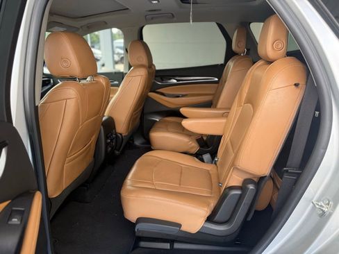 Used 2018 Buick Enclave Premium w/ Experience Buick Package FWD image 16