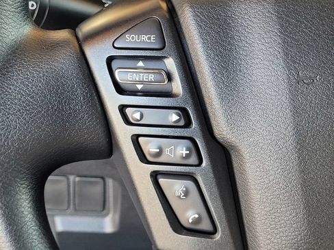Used 2025 Nissan Frontier SV AWD/4WD image 29