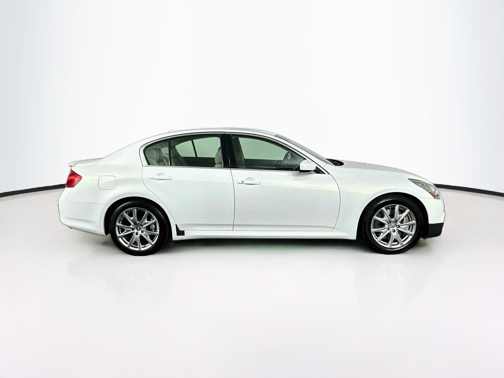 Used 2011 INFINITI G37 Journey w/ Sport Pkg - RWD image 10
