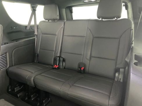 Used 2025 Chevrolet Suburban Z71 image 46