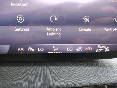 Used 2025 Buick Enclave Preferred AWD/4WD image 25
