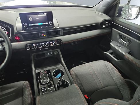 Used 2025 Honda Pilot Sport image 17