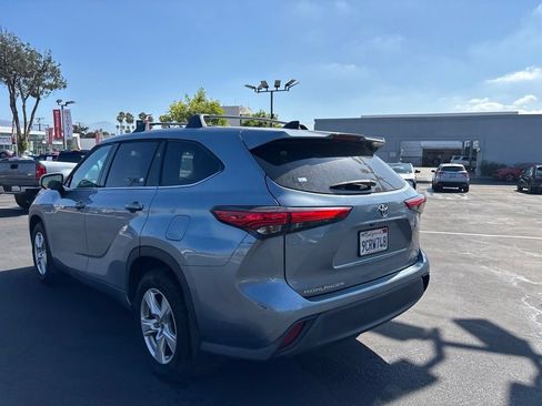 Used 2022 Toyota Highlander LE FWD image 6