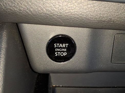 Used 2025 Nissan Rogue S image 12