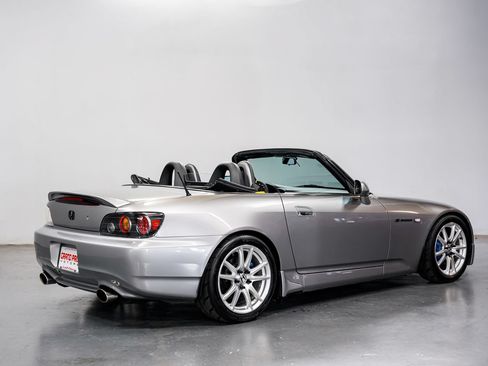 Used 2004 Honda S2000 image 3