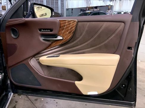 Used 2019 Lexus LS 500 AWD image 21