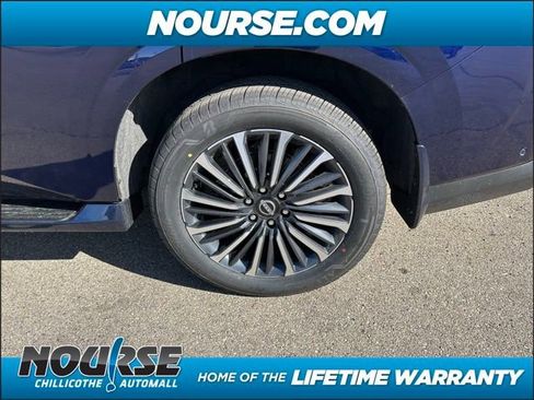 New 2025 Nissan Armada Platinum Reserve image 9