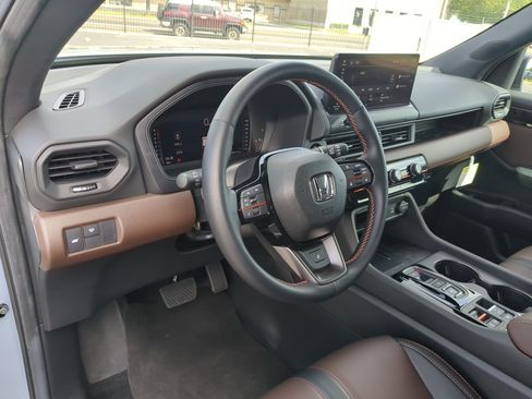 Used 2026 Honda Pilot TrailSport image 16